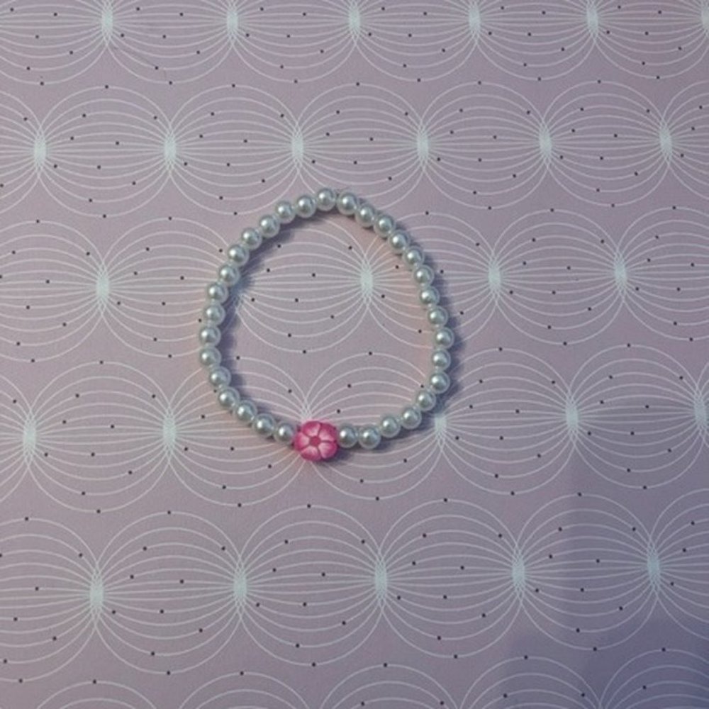 Pink flower bead bracelet